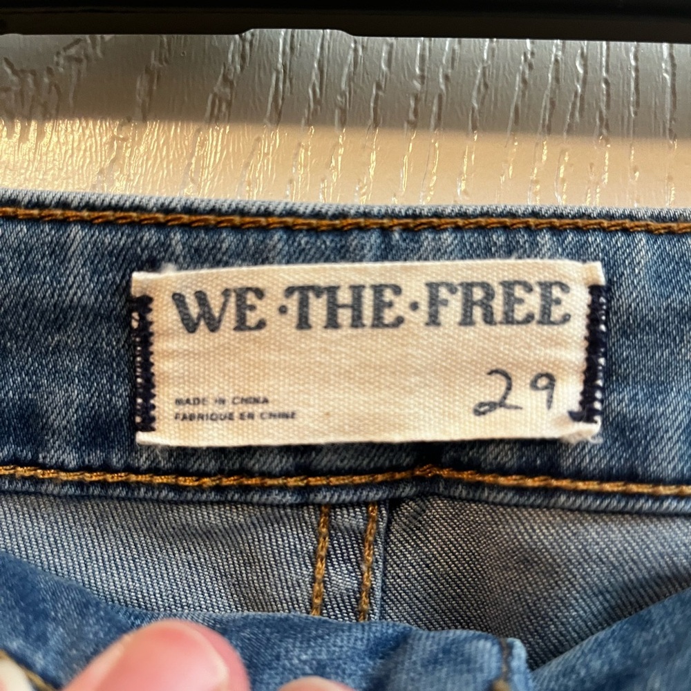 We The Free Free People Just Float on Flare Raw Hem Boho Jeans Sz 29 - Picture 4 of 10